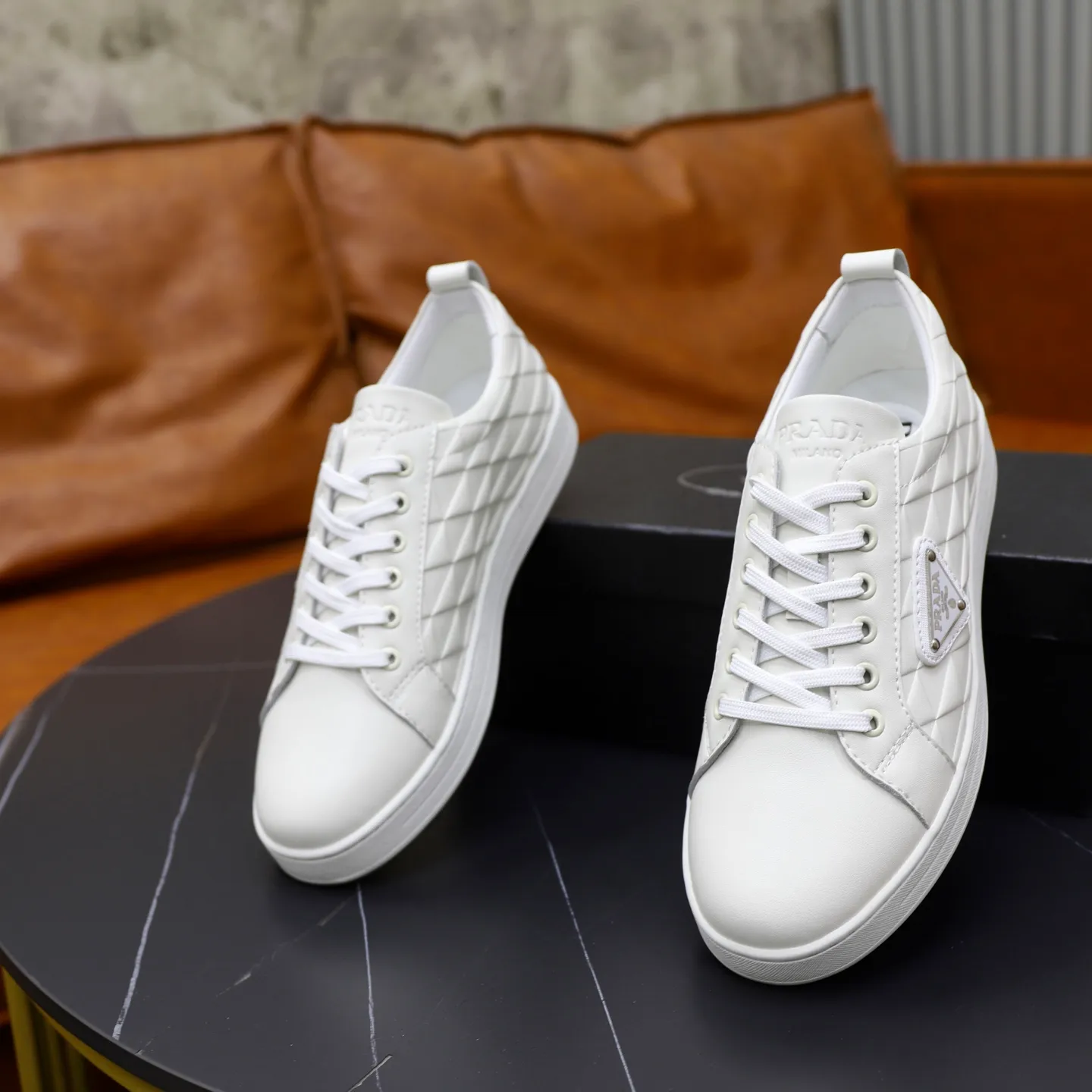 Ex-factory price: 420💰🙅‍♂️🙅‍♂️🙅‍♂️ Brand: PRADA Standard code: 38-44 (45 customized) Grade: Same as the official website Material: Original leather splicing Comfortable and breathable sheepskin lining Original wear-resistant outsole Style category: Men's fashion casual shoes Running sports shoes Distinguished luxury brand elements Top luxury Color: actual picture color